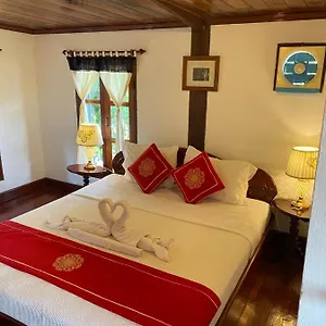 villa-ouis-namkhan-riverside-hotel.hotelsluangprabang.com/
